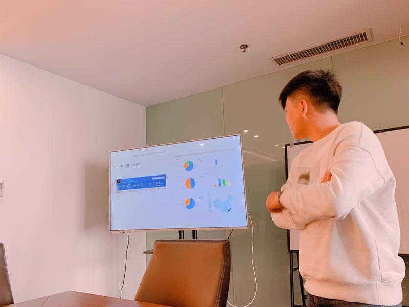 朱俊璨 【 一起学堂】
昵称:Johnny bobo
职位：营销增长官
提供资源：进群宝+小u管家+