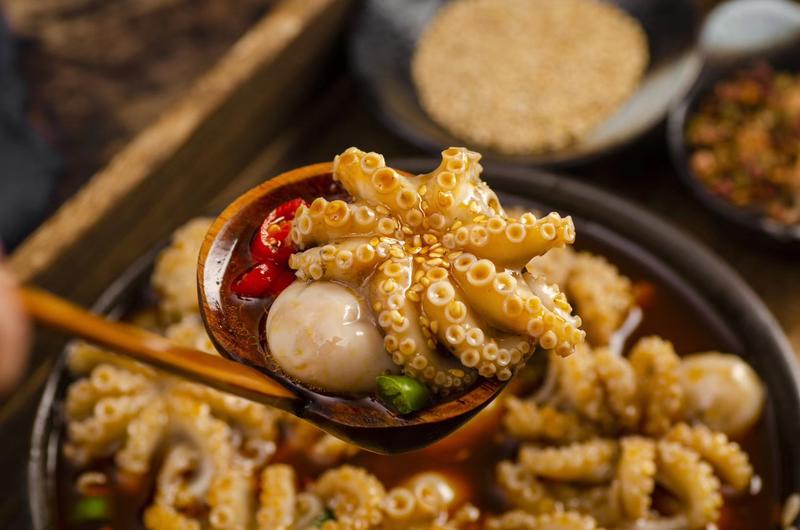 我最近赚快钱的零售项目和选生意的几个私房经验
前段晚上在刷抖音的时候看到一个短视频，简直诱惑到睡不