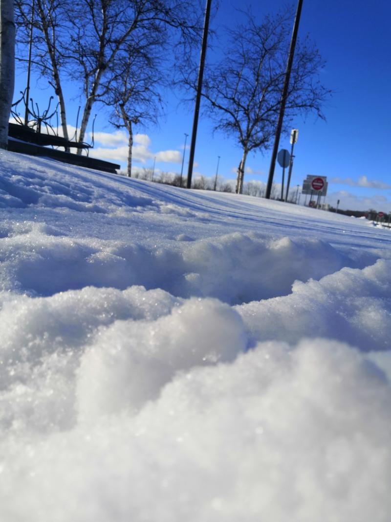 第一次去美国旅游，除了享受旅行乐趣而外，还在考虑能不能有别的个人财务需求顺带办了，如开设一个本地美股