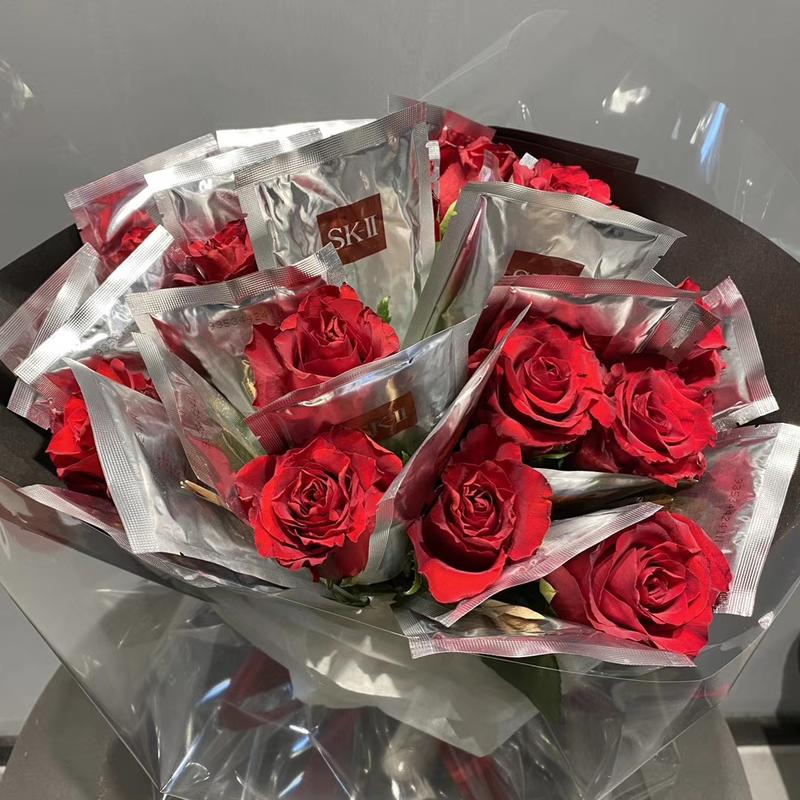 自己一直关注布偶猫，从15年时的两三万预订排队半年，到现在五六千就可以买到现货。
布偶猫会和泰迪藏獒