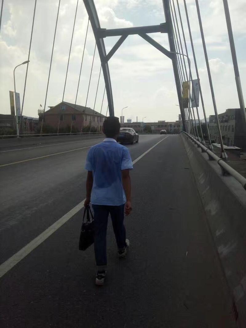 聊聊人性，谈谈哲学。
今天翻了鱼丸寄给我的书目录第一业就提到维生素和止痛药。这不就是人性中的追求