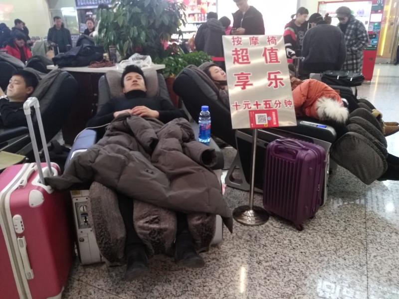 火车站爆满，排队等候，几天就回本了。