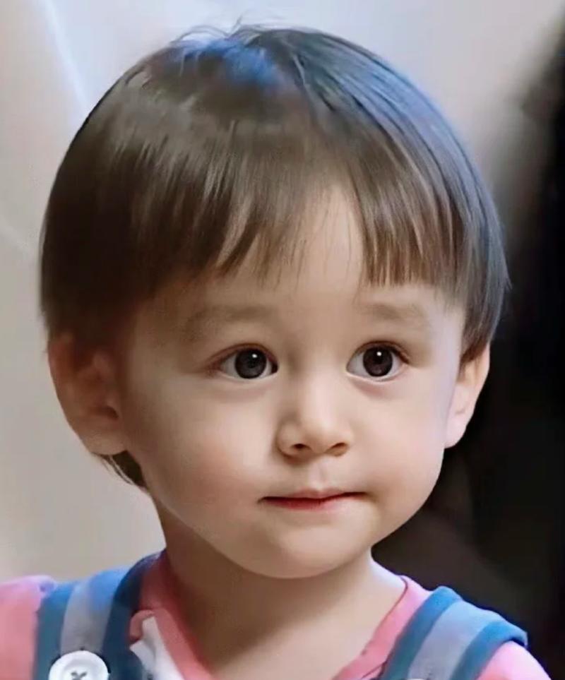 《完美还原！AI摄影教程，3个步骤让你实现写真自由！》
各位好，我是吴东子
AI摄影，就是用AI