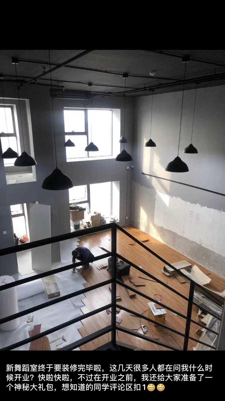 龙珠  复个盘！我是如何在30天内用朋友圈剧本＋快闪群成交，给我的新舞蹈室赚了6万块钱的？
有个