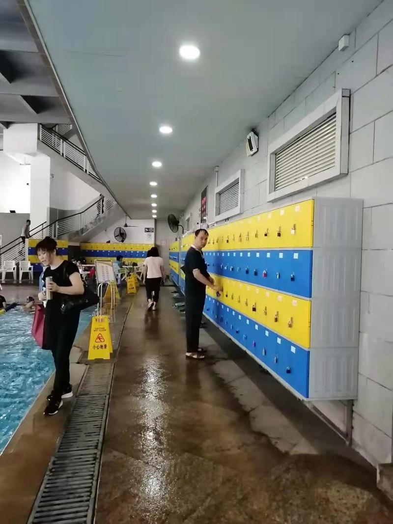 《靠“租柜+老人社交”屹立20年的健身房》 案例分享  
今天拆解一间位于老城区健身房的商业模式，