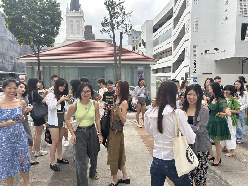 在新加坡和听众和星友相聚，前前后后一起聊了五个多小时，咱这也算为月底生财大会演练了一下吧哈哈哈。今年