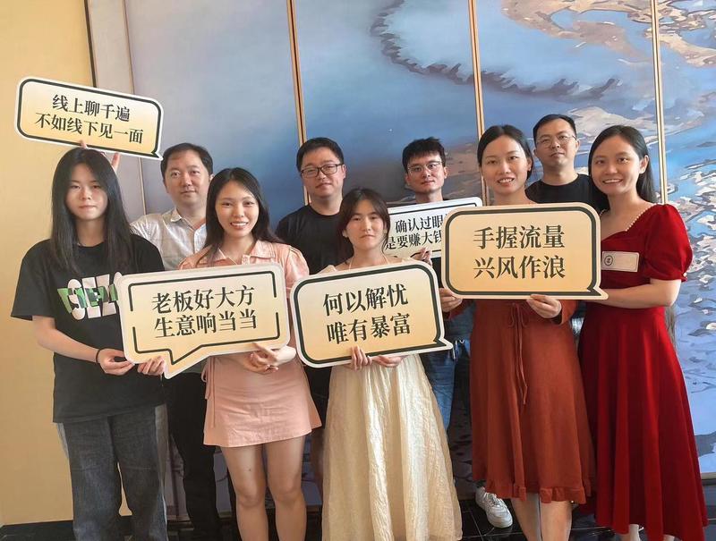 《可复用的圈友聚会复盘：赚钱的核心竞争力》
你好我是丽丽，一个营销出身的运营。我从广告营销专业毕业后