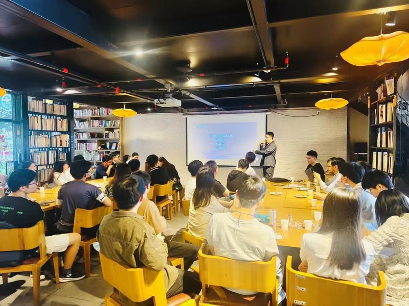 #第一次深圳线下组局之AI视频
​
​1⃣️第一次组局来了41个人，上周刚当嘉宾，感受到确实组局比当