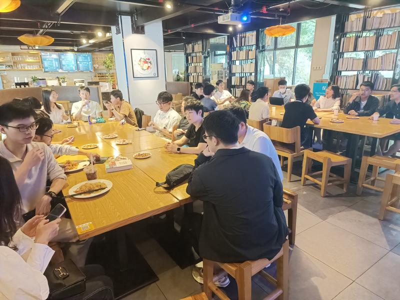 大家好，我是小石，本次深圳线下聚会的分享嘉宾，给大家带来AI绘画摆摊项目995时间外两周变现四位数的