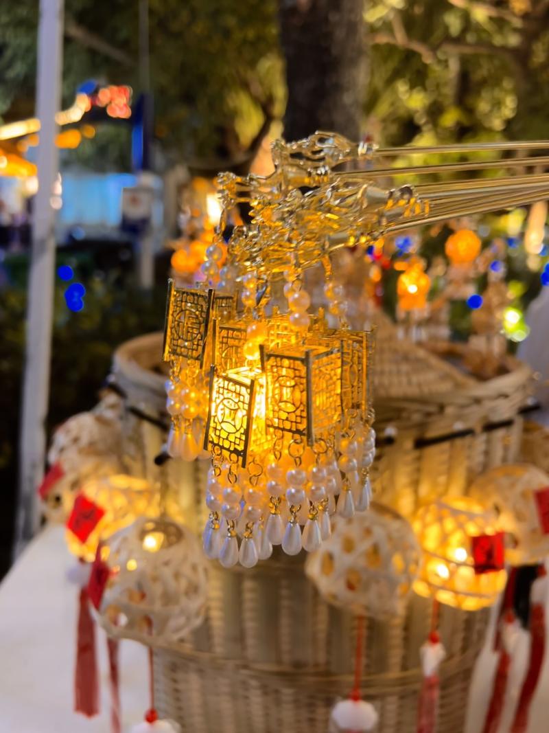 2023年的摆摊风口项目
最近开始尝试摆摊，之前其实也尝试过一次，卖网红小金鱼。实物非常好看，卖得