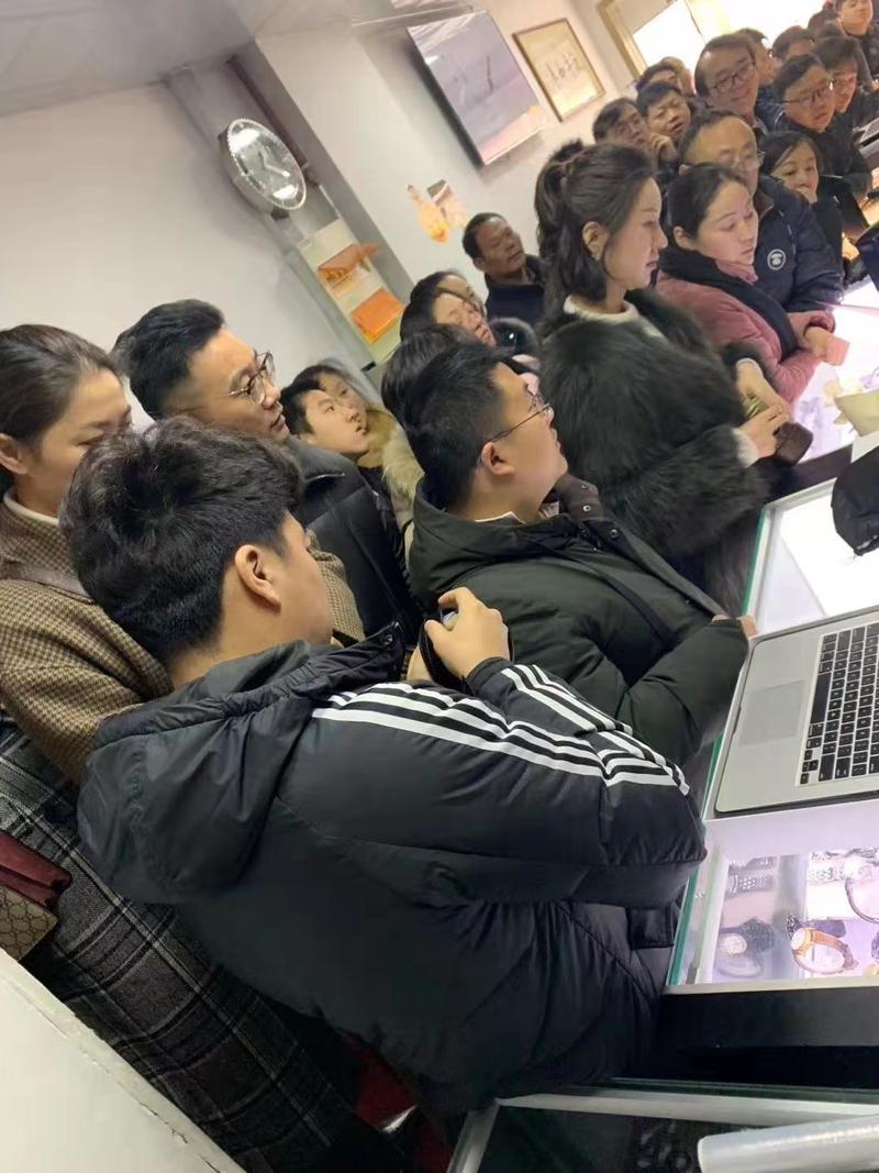 说一下同城私域流量运营变现年500万利润的思路
 
 
去年我们做京东优惠券的一个推手朋友，江苏南通