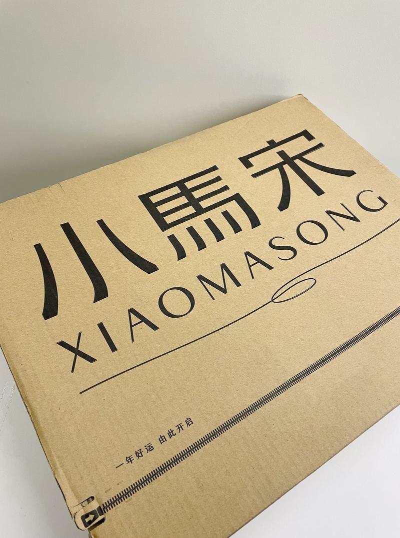 乙方送给甲方的新年礼盒，该怎么做？
年底送礼物表达一下感情，这是中国人的文化传统。
但送什么是个挺大