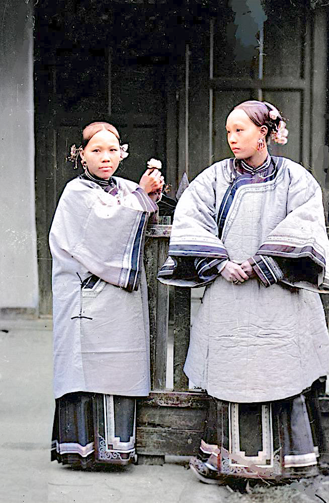 【关于黑白照片一键上色】
之前说过关于黑白照片（老照片）上色的生意，淘宝、抖音里也有很多老照片上色服