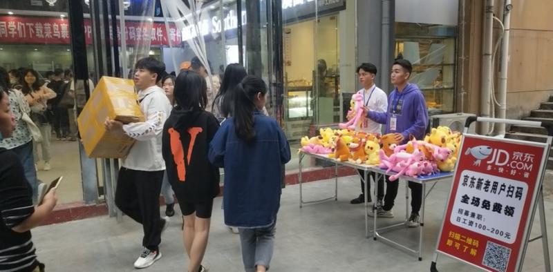 #拉新
我是如何从零开始做地摊拉新的?
我是从9.1开始操作拉新项目的,到今天为止团队从最初的两