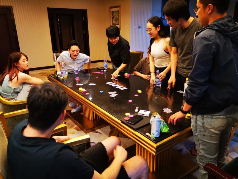 这两天去郊区公司团建，但并不是只有吃喝玩乐。今天上午公司组织一起学习和讨论心得。
下午给新客户取名字