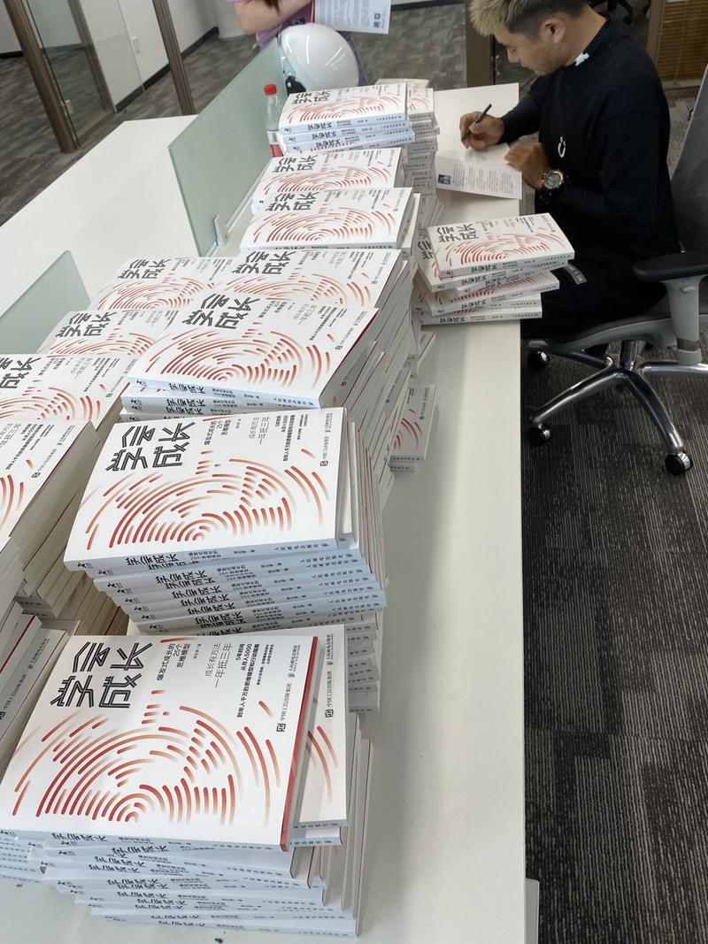 猜猜这是谁？在干什么？