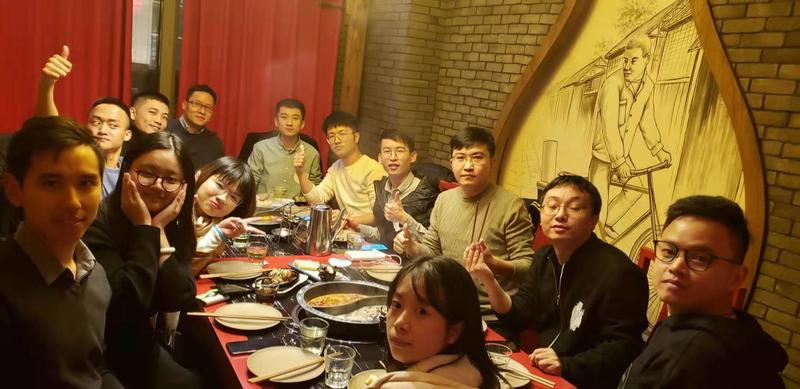 有时候，别人成功就是因为找到了正确的方向。而如何找到正确的方向呢？那就需要自己的信息广度和深度有一定