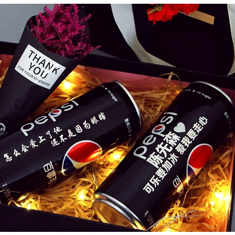 抖音衍生出不少的东西，这个抖音刻字目前做得可以的单月二十万单，群里面技术比较多，如果能实现下单到制作