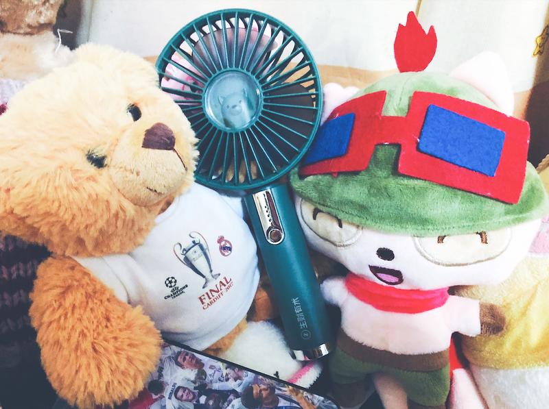 这是「生财有术全球首款限量版私家定制夏日系列之小风扇」（取名来自：