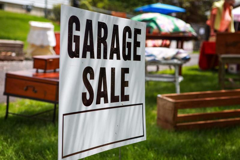 一起赚美元   轻享  
美国人是如何摆地摊的？
1、Yard Sale 和 Garage Sa