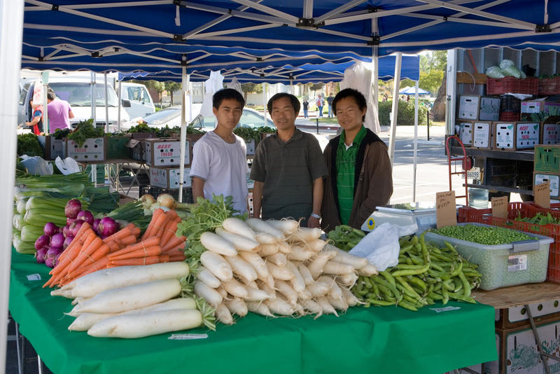 一起赚美元   轻享  
美国人是如何摆地摊的？
1、Yard Sale 和 Garage Sa