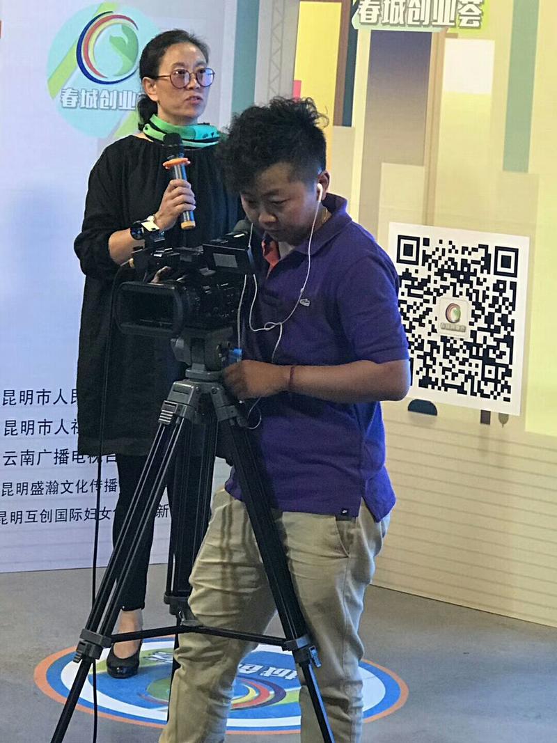 各位老师，各位大咖，大家好！
我是一位60岁的老太太，但是我的心和你们一样年轻，我同样可以跟得上你们