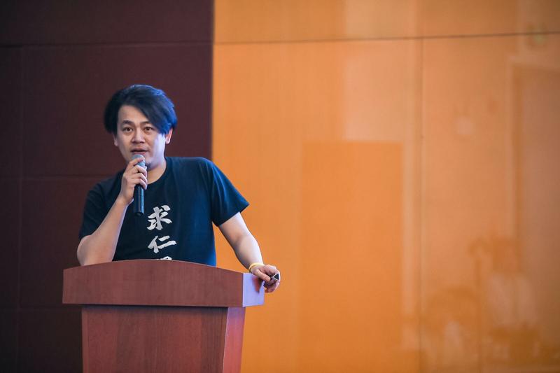 看一个人的向心力,看他身边团结什么样的人,这些人和他的社会关系如何。
互联网行业除了我们区域互联网