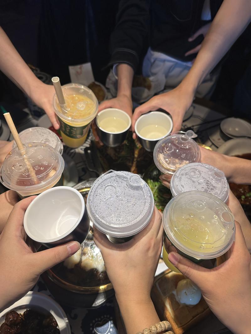 大家好,我是破局联合创始人,竹子🎋。
趁着破局一周年纪念日来跟大家说说话。
千言万语汇成一句话,