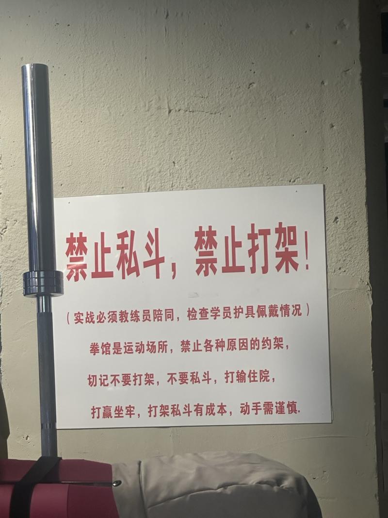 “腰部的创造者，最容易受AI影响”这个观点，我一直觉得有点不对劲，今天终于有点相通哪里不对劲了。
