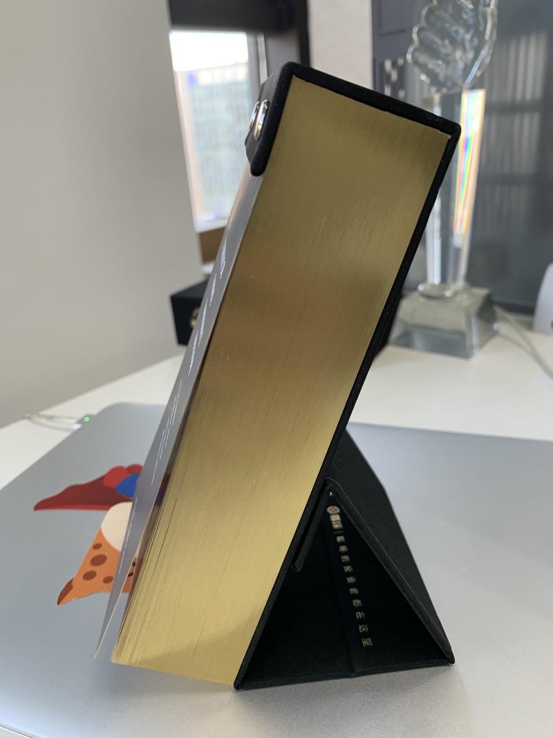 提个建议，明年的生财日历可以参考下这个包装，方便摆放和翻阅。
如图