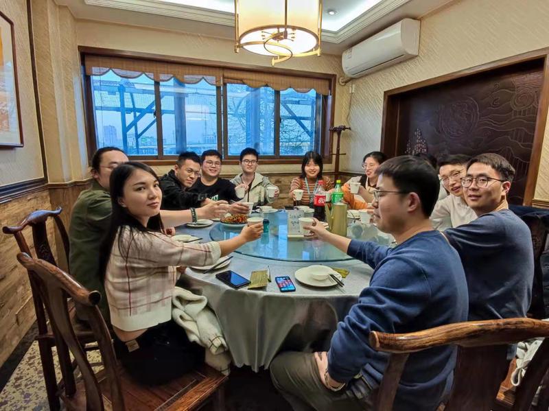 骚动的春天：我喜欢这群搞钱的小伙伴们——
生财线下全国见面会复盘
3月26号，
9人团，
武汉站出发