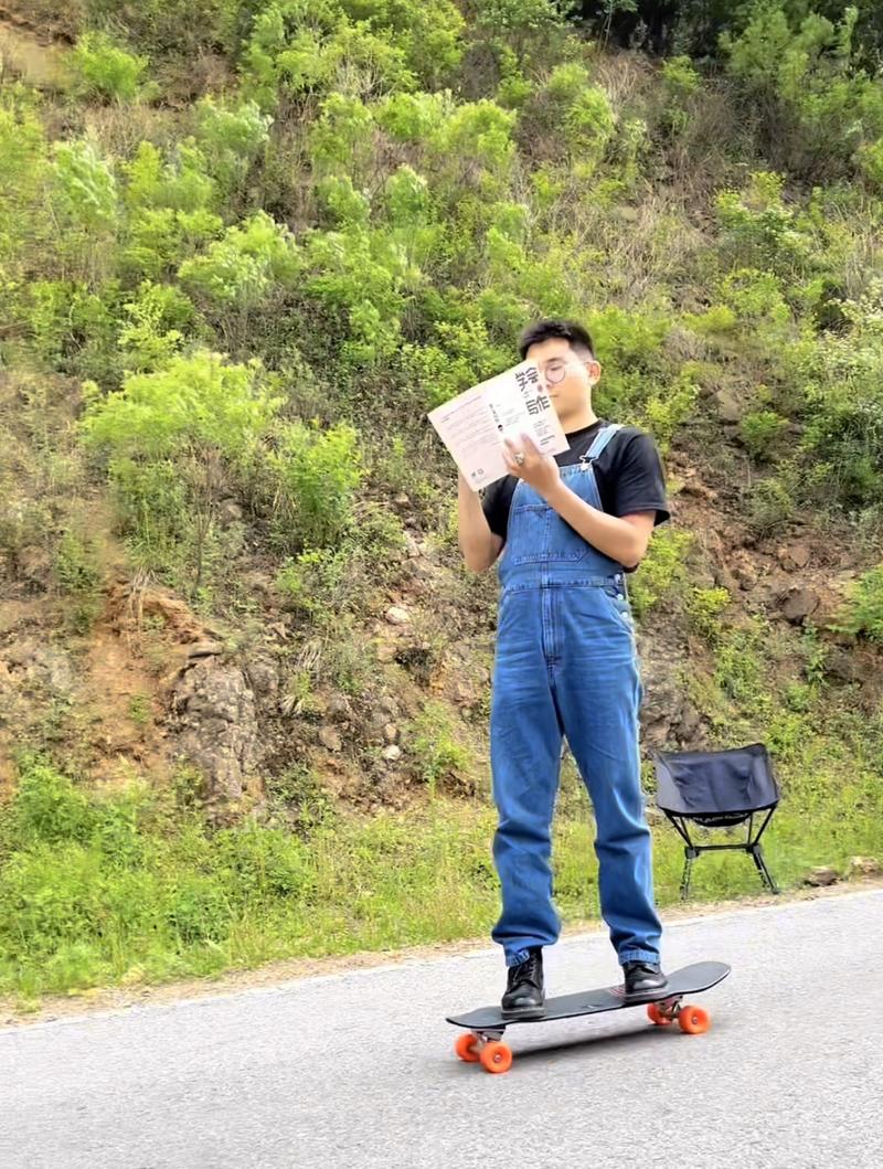 【粥左罗：为什么一定要出书，以及从中得到的一个赚钱思考】
出书的好处特别特别多，大家都知道的一些这