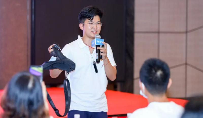 今日更新66 |  个人IP记录式视频流量一定比摆拍的好
————————————————
个人IP