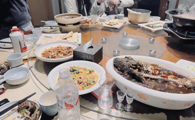 前几天饭局见了抖音400万粉丝商业IP操盘手
五个多小时的思维碰撞，聊抖音，聊知乎，聊小红书，聊商业