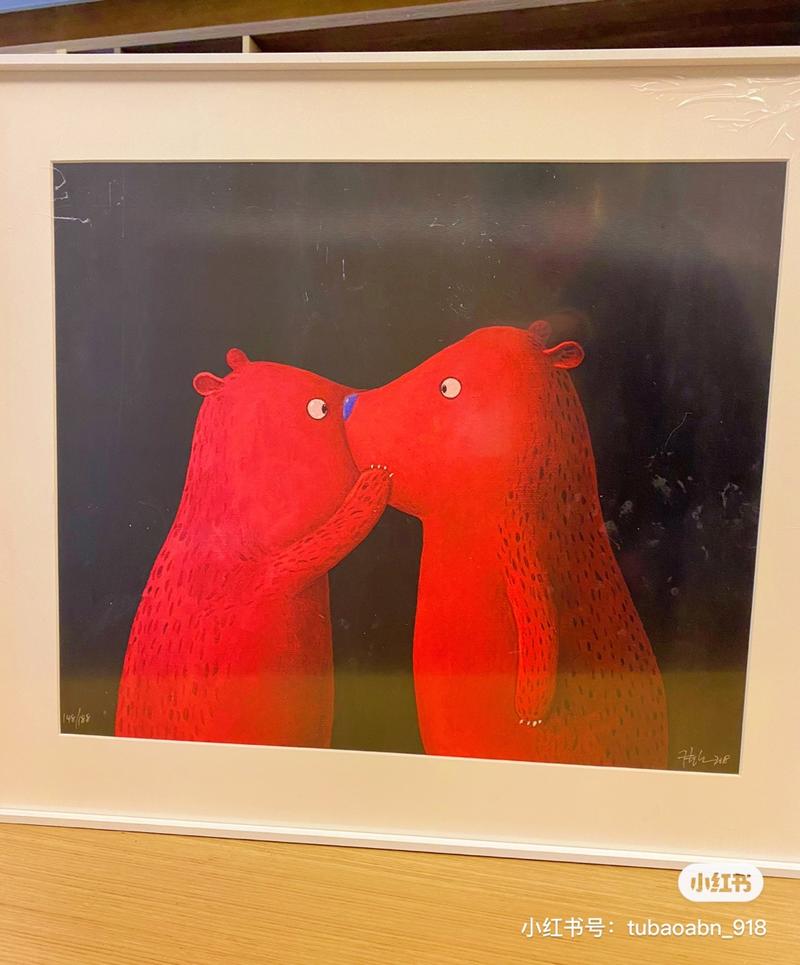 如何让产品更有价值？分享一点消费小感悟！
我朋友圈有个姐姐，隔三差五都会晒她和一个巨型泡泡玛特的合