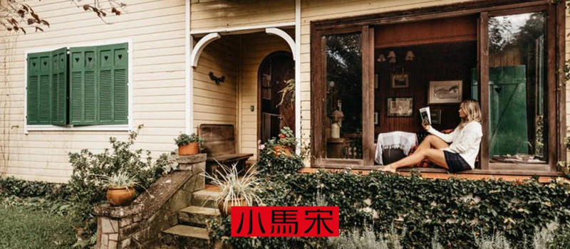 我特别喜欢的一句广告语，是二十年前《书城》杂志的：
有思想的人都寂寞，幸好还有好书可以读。
可惜