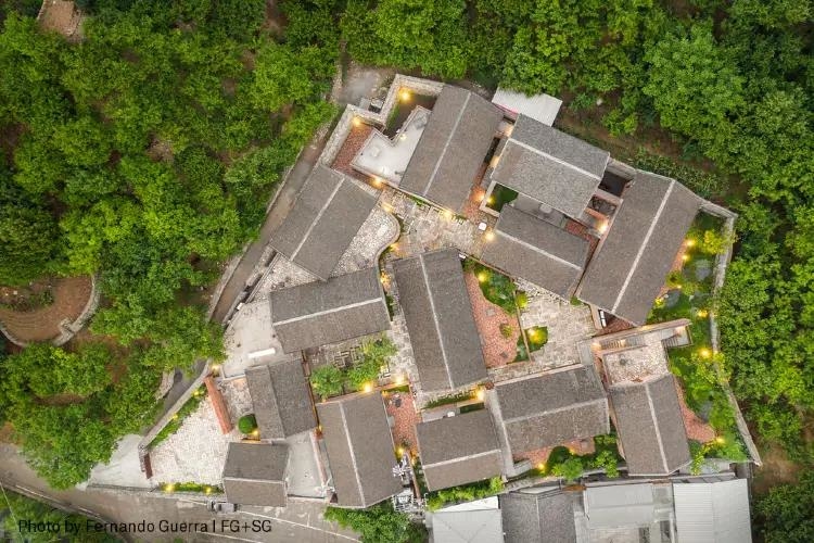 昨晚去长城脚下北沟村的三卅民宿以及瓦厂酒店拜访,三卅酒店原址是北沟废弃的煤气站,瓦厂酒店是古代琉璃瓦