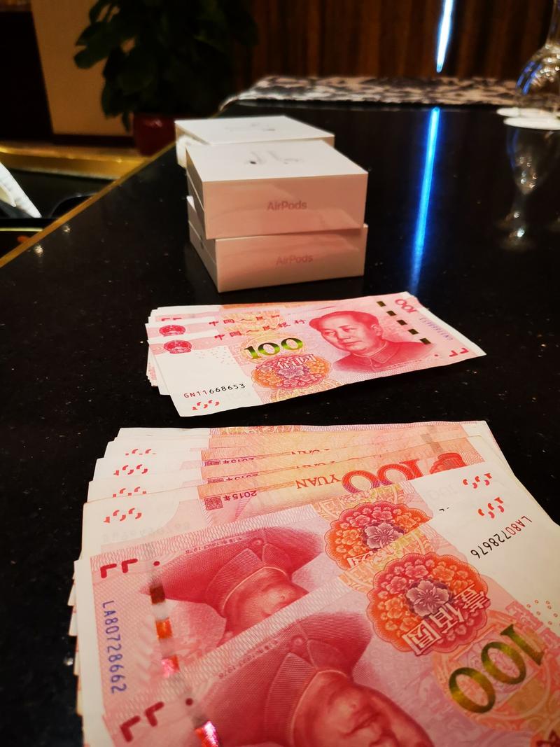 这两天去郊区公司团建，但并不是只有吃喝玩乐。今天上午公司组织一起学习和讨论心得。
下午给新客户取名字