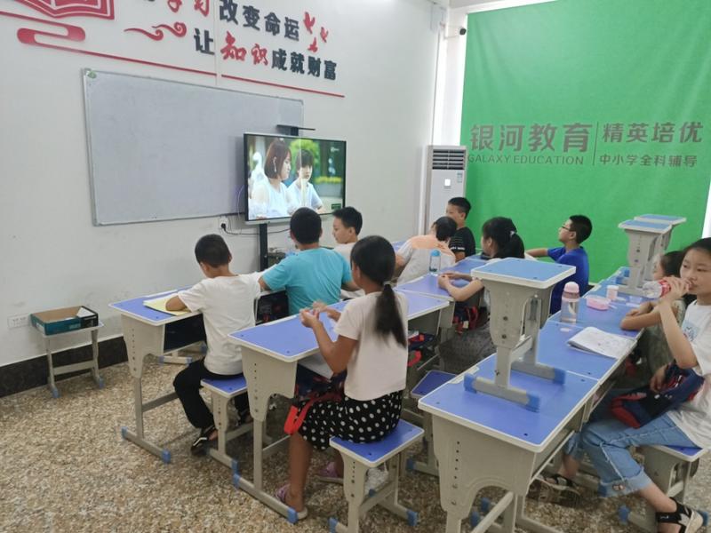 轻享  
用升级的思维去做别人看似降维生意
——很香
前段时间，杭州出差，第一天先去拜访了乙方爸