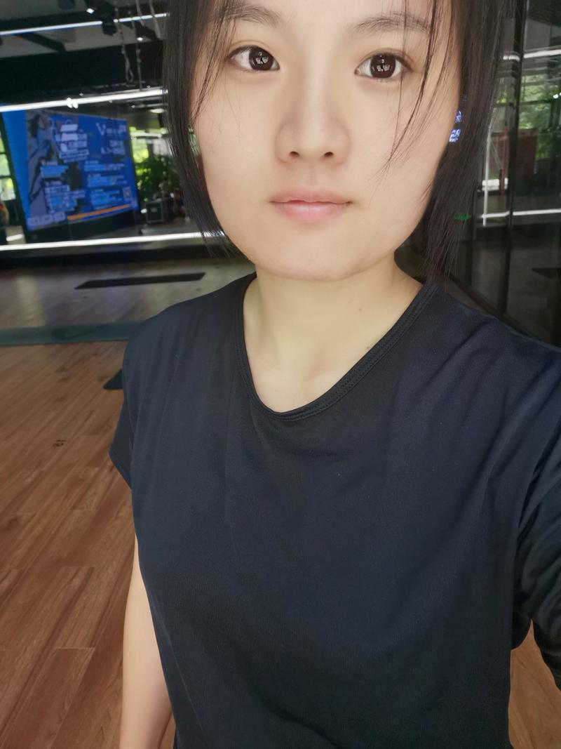 什么事情让你想运动？
又是什么事情让你立马行动起来呢？
我是从一个马桶盖开始的，
上个月，我坐坏一个