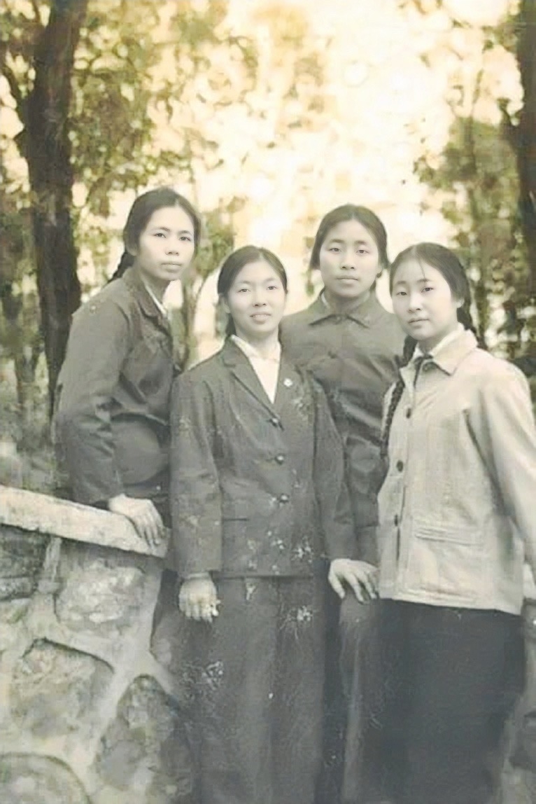 周末两天搞个老照片修复工具小程序，用的是一些开放接口。