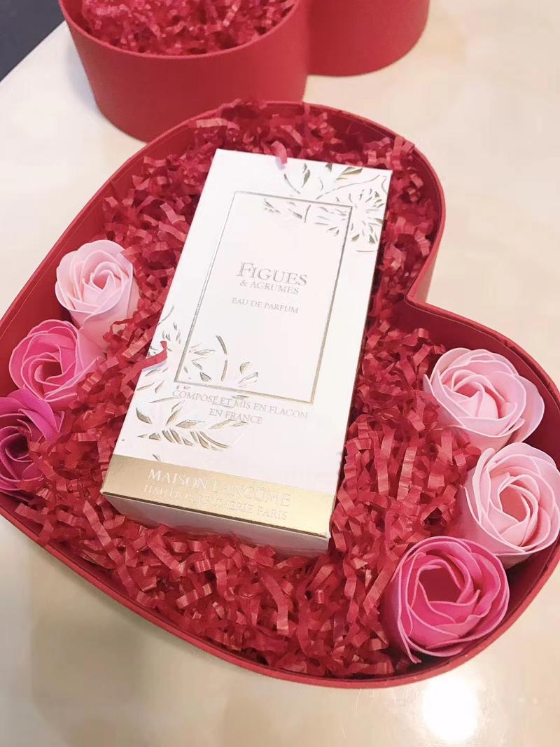 自己一直关注布偶猫，从15年时的两三万预订排队半年，到现在五六千就可以买到现货。
布偶猫会和泰迪藏獒