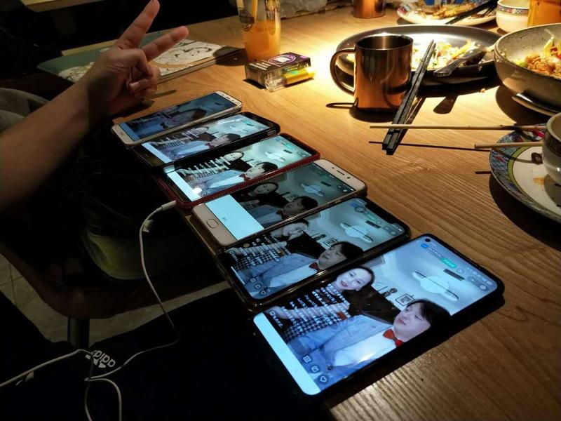 昨天首次尝试了腾讯看点直播，获得3911人次观看，543人订阅了我们的直播间。
直播通知发在我自己