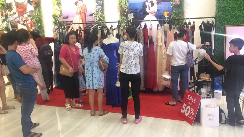 . 自我介绍   一起赚美元  
去年感觉3月在国内看不到希望，就一个人跑去了东南亚，越南，柬埔寨