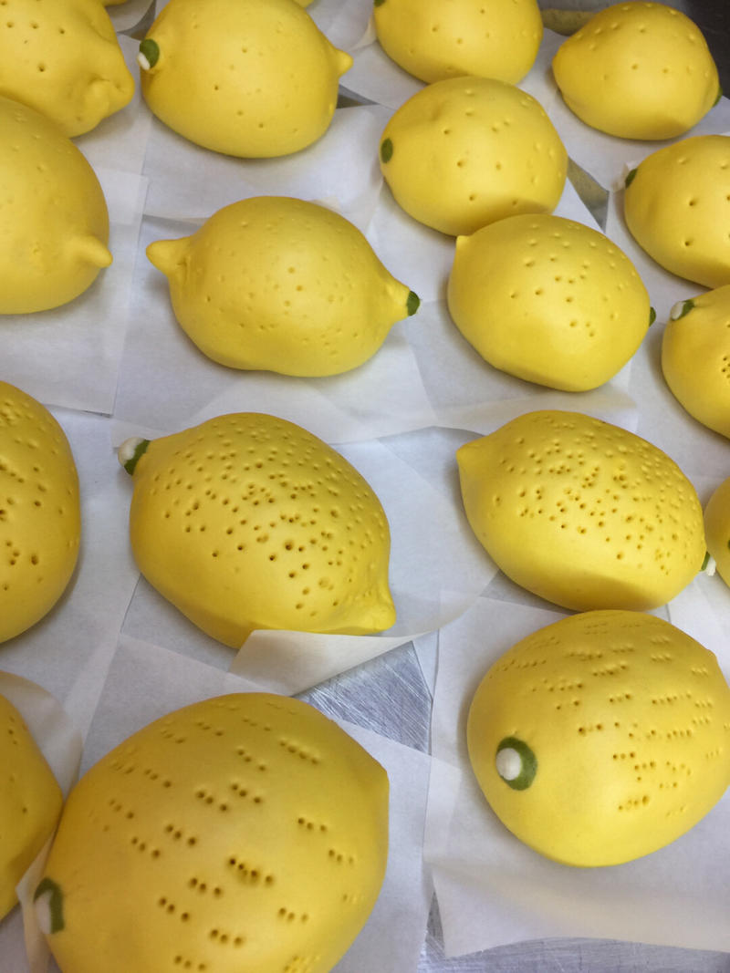 目前在做卡通包，想到的渠道线下3点，1，幼儿园。2月子中心。3 冷冻馒头批发。线上  后期做培训，线