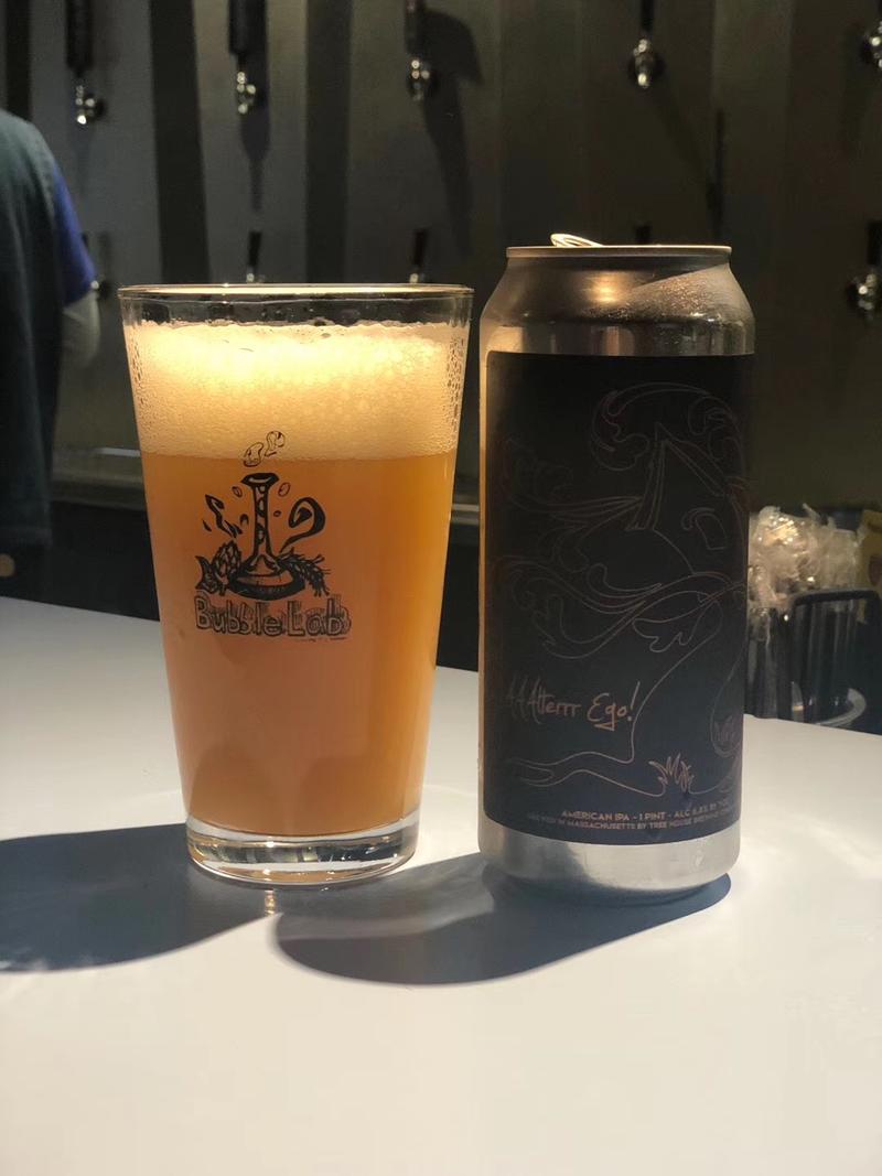 不知道大家熟悉不熟悉精酿啤酒这个小众生意，我合伙人的妹妹在常州开了一个生意非常好，利润也很高，现在已