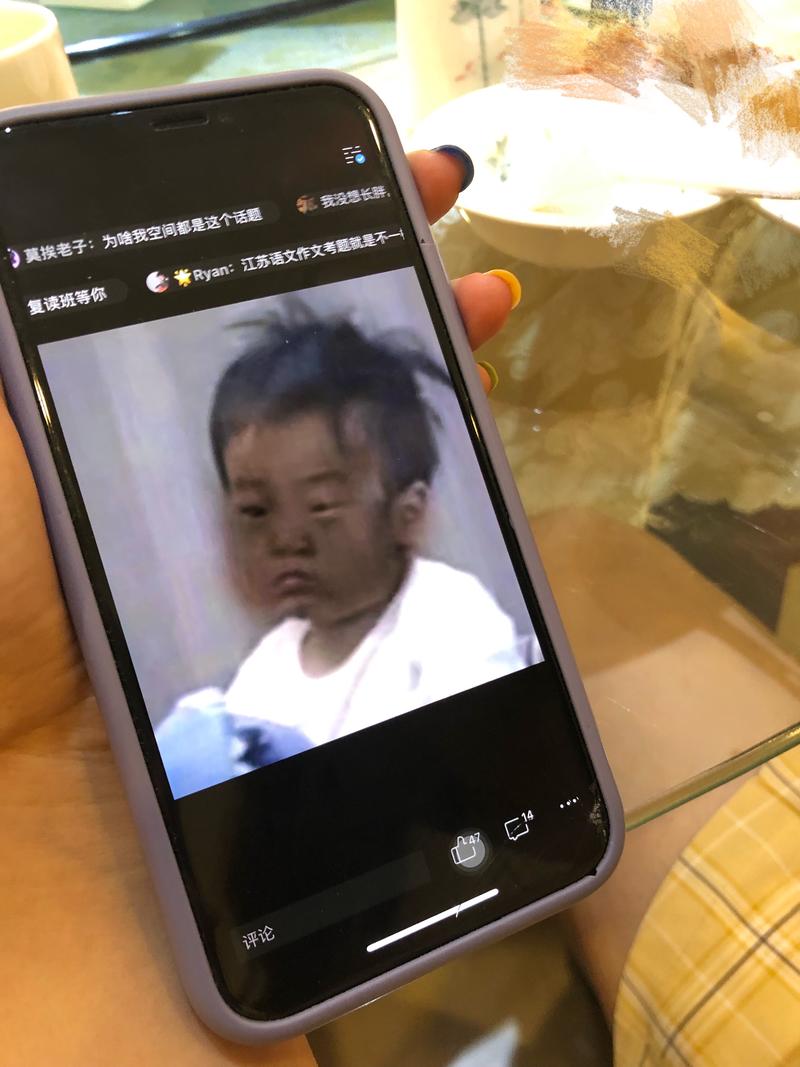 大学女生宿舍里的20元美甲小店…💅🏻
本篇为春节QQ续集。
今天端午节，中午家人聚餐，又遇见了上