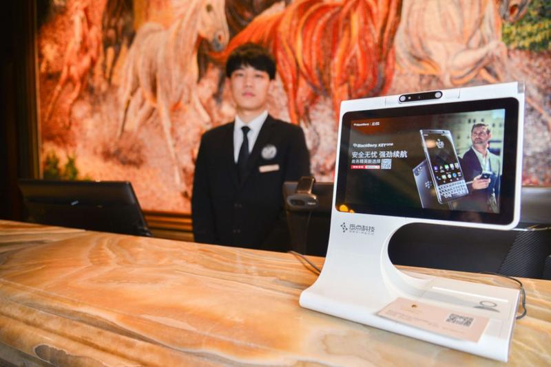 我这边有酒店商旅人群的品牌广告资源，具体媒体形式是酒店前台的人脸识别机，即客户入住时候做身份证信息和