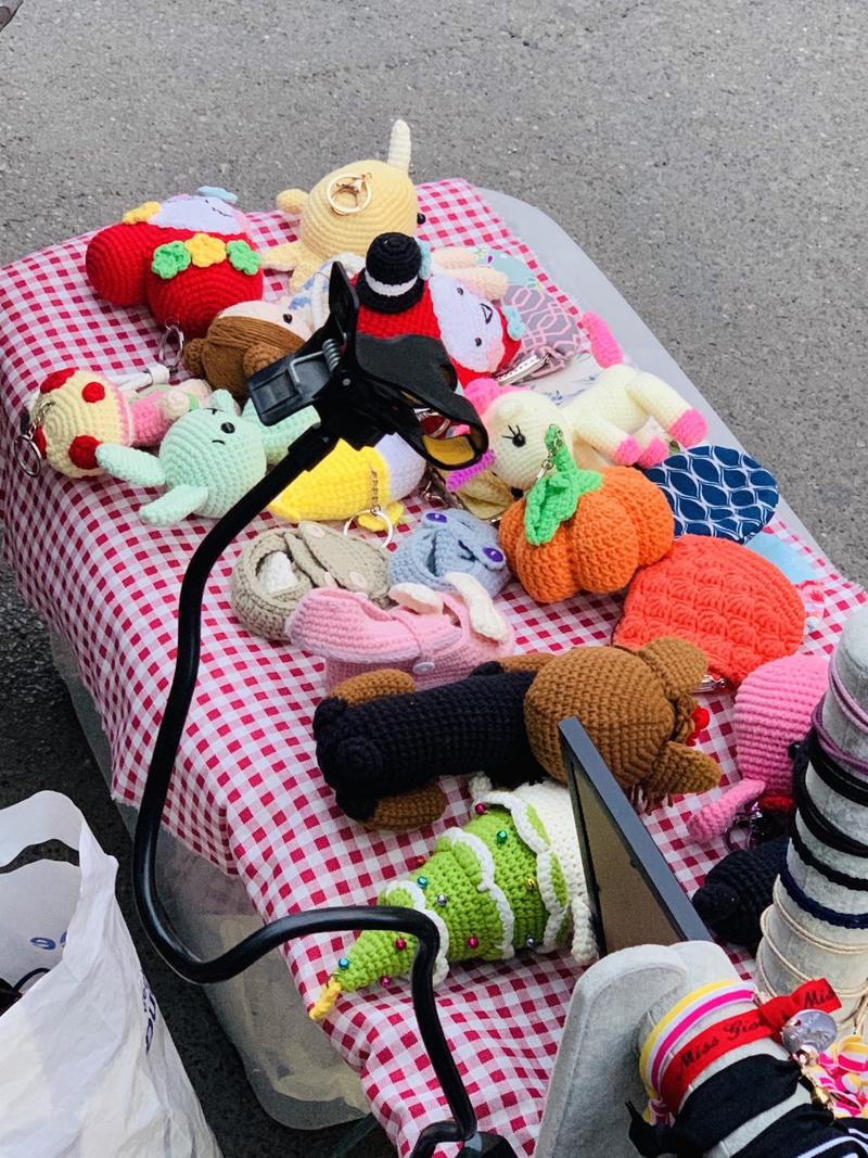 大佬们，如何看待现在炒的比较火的，地摊经济，有没有好的线上线下结合跨界的地摊项目