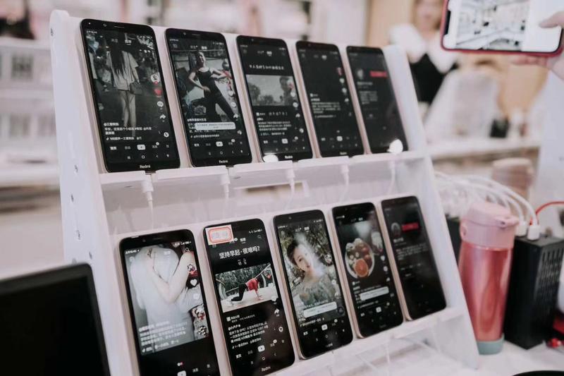 抖音的自然曝光1000次你有5%的赞，有1%的关注，算是正常作品，而且还有一些是形成不了变现的粉丝，